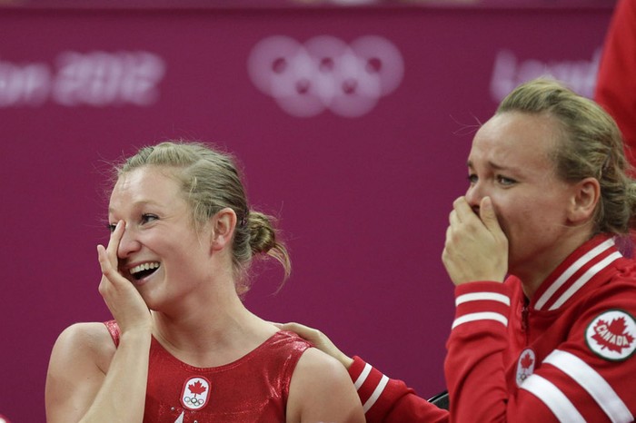 Niềm vui của VĐV Canada sau khi giành HCV nhảy trampoline